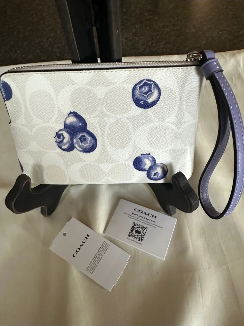 NWT Coach White/Chalk Corner Zip Wristlet with Blueberry Print
